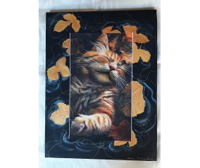 Gatto rosso con foglie